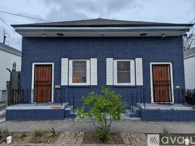 Main picture of 2423 Saint Ann St