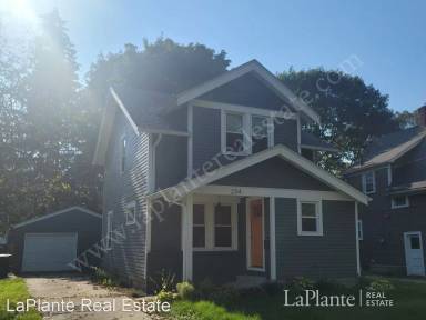Main picture of 234 W 7th St