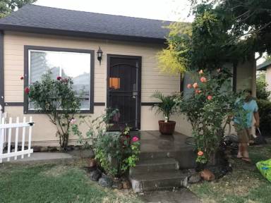 Main picture of 611 James St