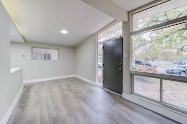 Main picture of 7037 Woody Ct