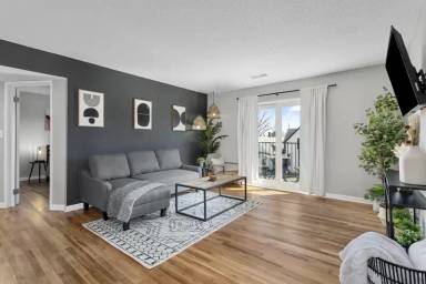 Main picture of 512 Splitlog Ave