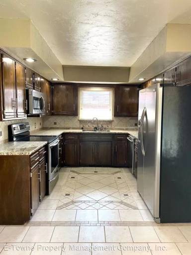 Main picture of 4106 Dogwood Ln