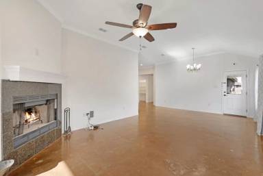 Main picture of 2404 Independence Blvd