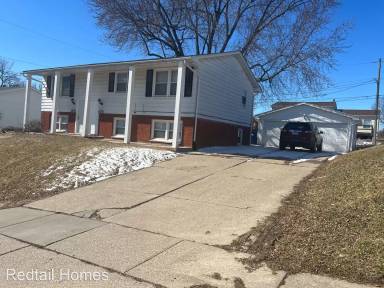Main picture of 910 Pius Ln