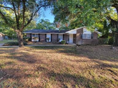 Main picture of 2733 Forsyth Ln