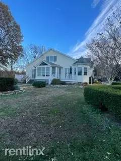 Main picture of 9050 Point Ln