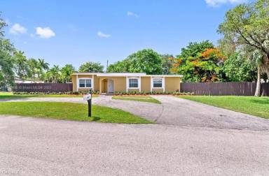 Main picture of 8720 SW 125th Ter