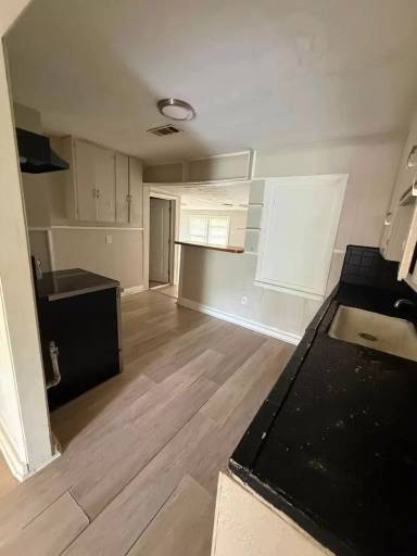 Main picture of 4450 Dallas St