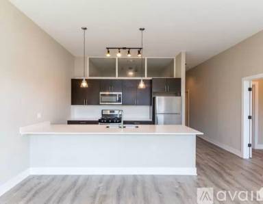 Main picture of 933 W Belle Plaine Ave