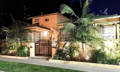 Main picture of 1139 S Doheny Dr