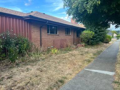 Main picture of 501 N Oak St