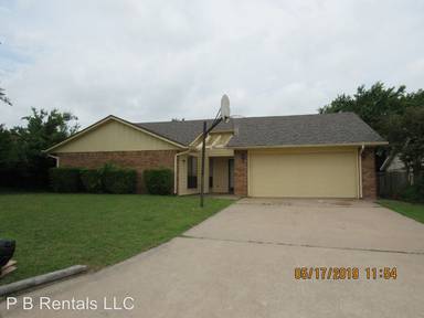 Main picture of 2404 NE 35th St