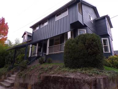 Main picture of 1935 SE Washington St