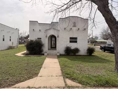 Main picture of 302 E Sandstone St