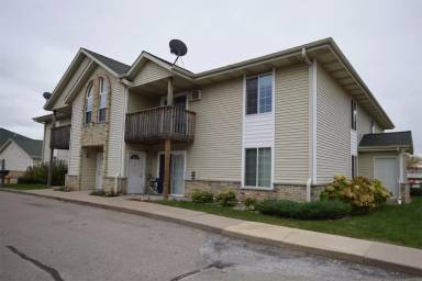Main picture of 1730 Robin Ave, Oshkosh - 6