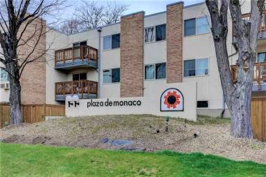 Main picture of 2835 S Monaco Pkwy