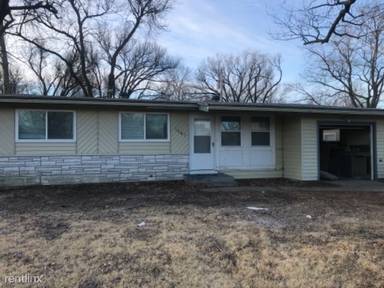 Main picture of 5447 SW 17th St