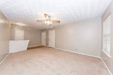 Main picture of 1733 Carl St