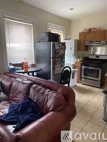 Main picture of 227 Roxbury St
