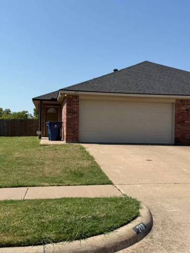 Main picture of 213 Deborah Ln