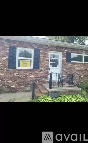 Main picture of 1410 E Poplar St