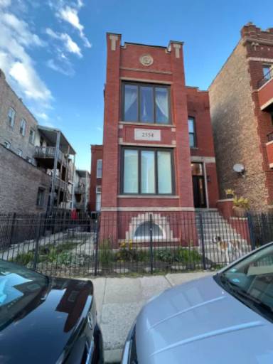 Main picture of 2554 W Augusta Blvd