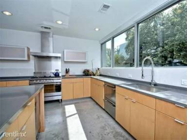 Main picture of 2301 S 5th St