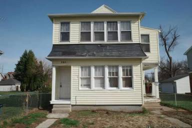 Main picture of 818 1/2 Norwood Ave