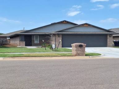 Main picture of 11541 SW 12th St