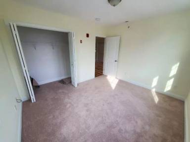 Main picture of 60 Village Grn S