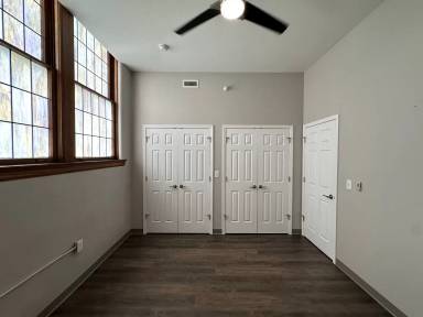 Main picture of 326 W Charles St