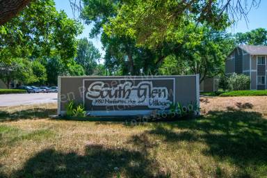 Main picture of 3950 Manhattan Ave