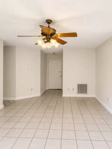 Main picture of 140 Royal Cir