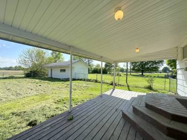 Main picture of 1715 Zartman Rd