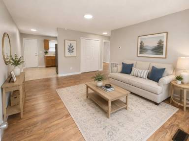 Main picture of 1061 Lake Rd
