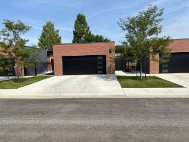 Main picture of 1301 Avon St