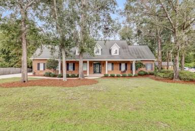 Main picture of 2219 Hawkcrest Dr E