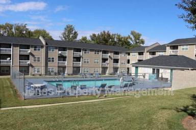 Main picture of 303 Country Club Dr NE