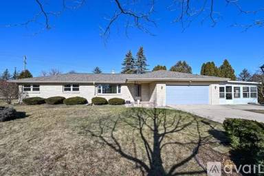 Main picture of 7393 N Iroquois Rd