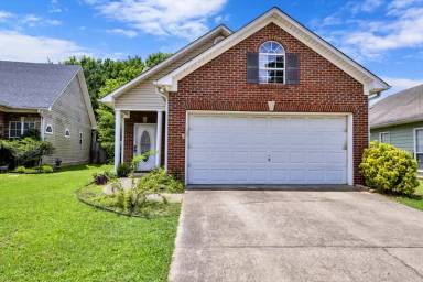 Main picture of 384 Walker Way