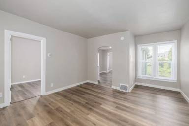 Main picture of 220 4th St