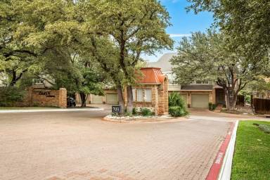 Main picture of The Oaks of Lakewood