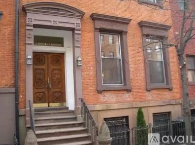 Main picture of 442 W 22nd St