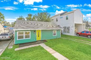 Main picture of 5611 Painters St