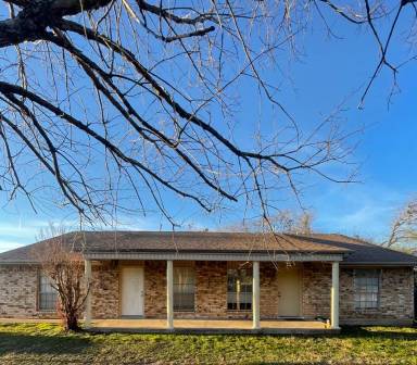 Main picture of 1917 Pine Tree Dr