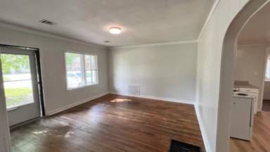 Main picture of 1416 S Maple Ave
