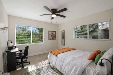 Main picture of 5827 W Vista Ave