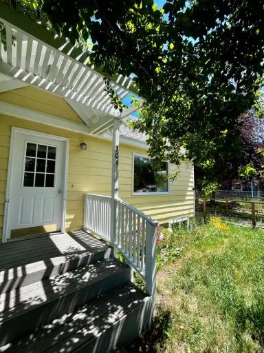 Main picture of 304 S 12th Ave