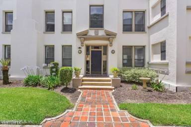 Main picture of 2545 Oak St