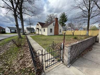 Main picture of 15 Mann Ct